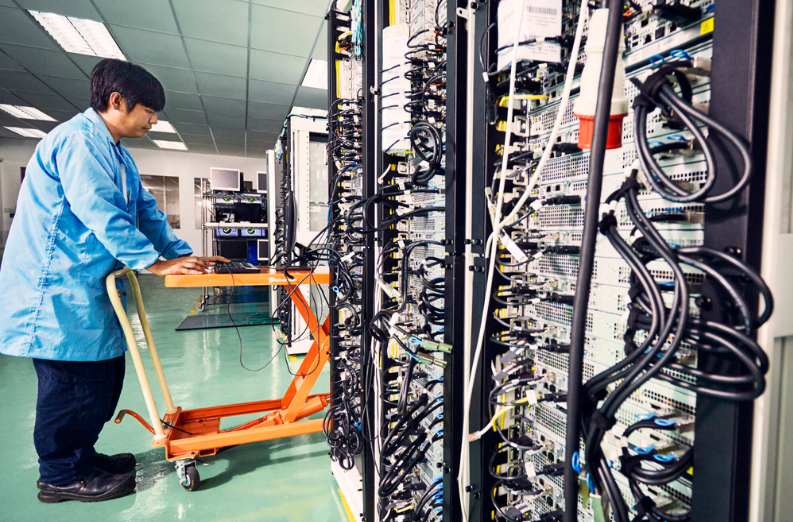 SK Tes Smarts Hands Services for Hyperscale Data Centers SK Tes Smarts Hands Services for Hyperscale Data Centers