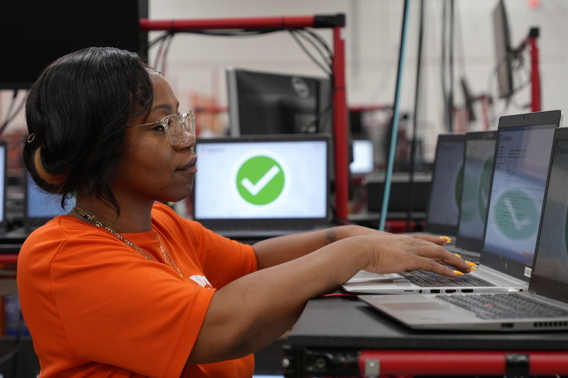SK tes Laptop Processing with Data Erasure Software