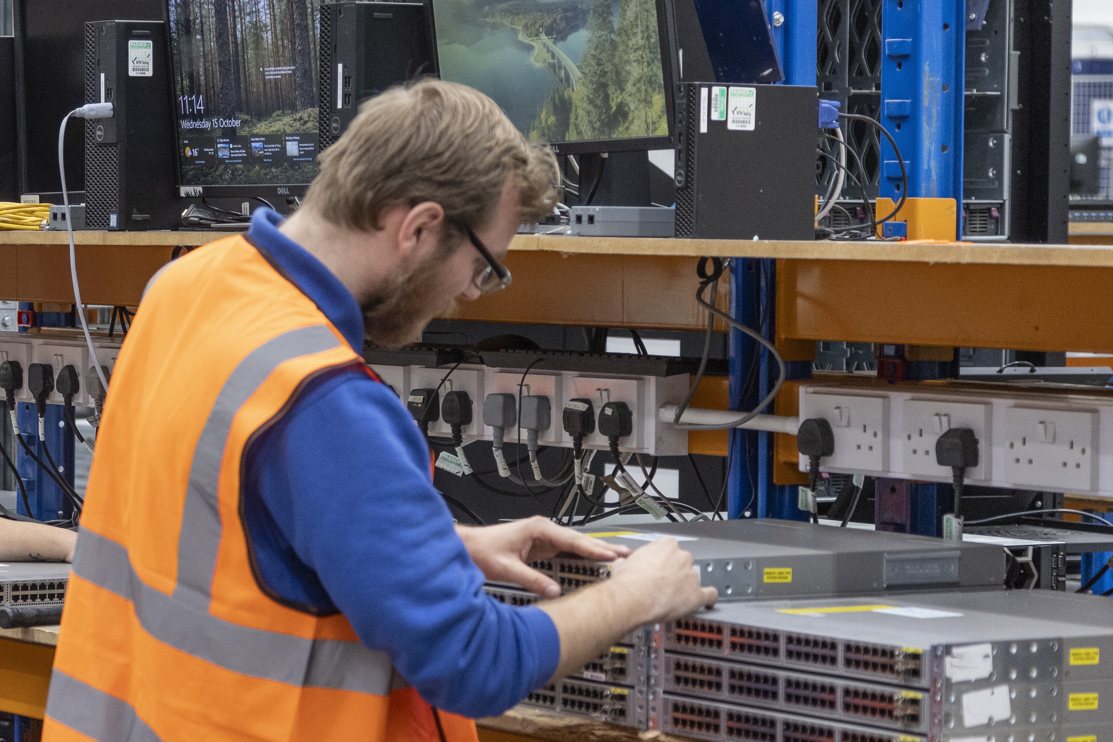 SK tes_UK_Cannock_Data Center Equipment Processing4