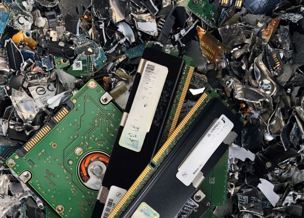 Shredded Material - hdd, ssd, memory boards - SK Tes Shredded Material - hdd, ssd, memory boards - SK Tes