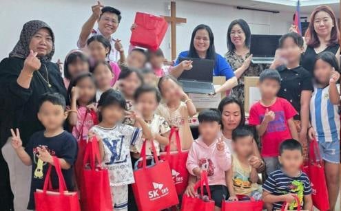 SK Tes Malaysia and Singapore Pay it Forward laptop donation program with the Salvation Army