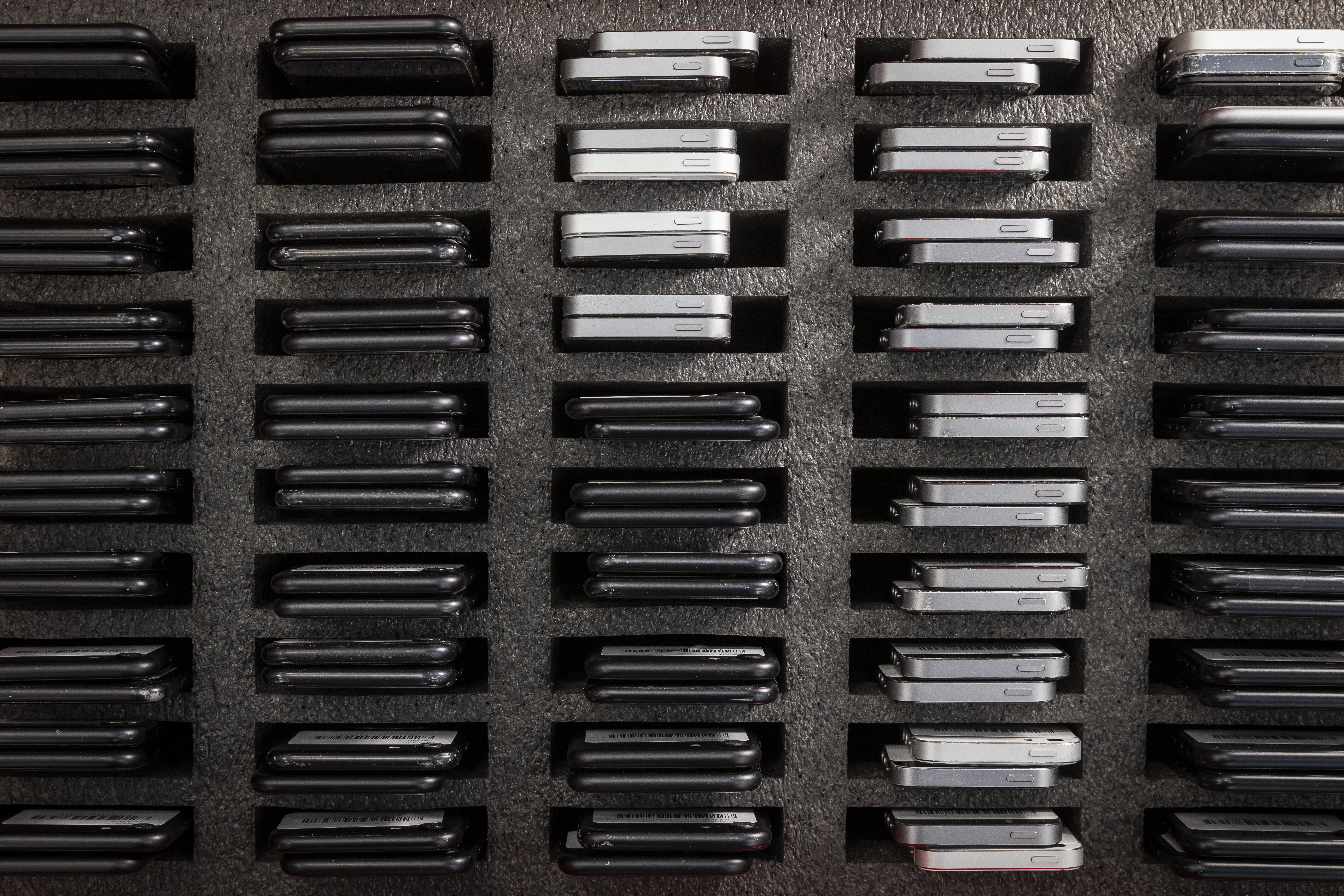 SKtes_Assets_MobilePhones3